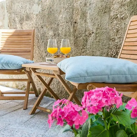 Borgo *